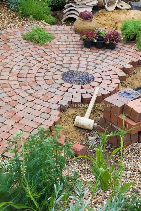 Building a patio with brick pavers in garden construction Savannah House, Building A Patio, Brick Fire Pit, Brick Patio, Brick Pavers, Brick Patios, The Secret Garden, Home Landscaping, Garden Pathway