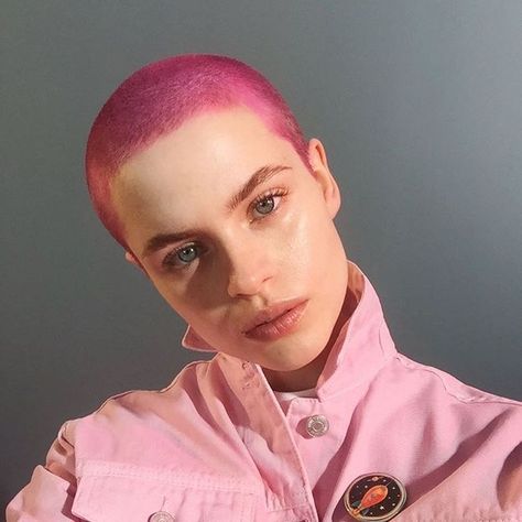 Pink Buzzed Hair, Pink Buzzcut Woman, Buzzcut Season, Shaved Hair Designs, Buzzed Hair, Shaved Heads, Bald Girl, Shave My Head, Buzz Cuts