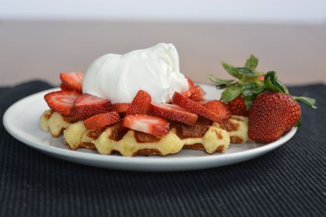 A simplified version of authentic Liège waffles: a dense, moist, chewy inside, wrapped in a caramelized sugar crust. Sweet and dangerously addictive... Hotel Continental Breakfast, Ferrero Rocher Candy, Hazelnut Buttercream, Liege Waffle, Buttermilk Waffles, Breakfast For A Crowd, Birthday Breakfast, Caramelized Sugar, Sprouts With Bacon