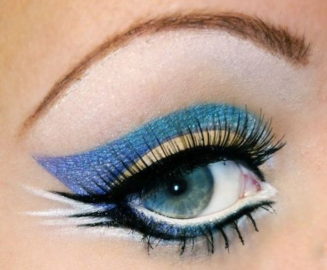 Now I like that sonic the hedgehog makeup tutorial!!!! Swimming Makeup, Extreme Makeup, Drag Make-up, Swimming Hairstyles, Makeup Clothes, Art Ocean, Hair Shows, Blue Eyeshadow, Fantasy Makeup