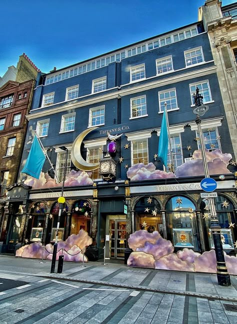 Christmas Facade Decoration, New York Christmas Window Displays, Nyc Christmas Window Displays, Luxury Christmas Installation, London Lights Christmas, Selfridges Christmas Window, Christmas Shop Displays, Storing Christmas Decorations, Shop Facade