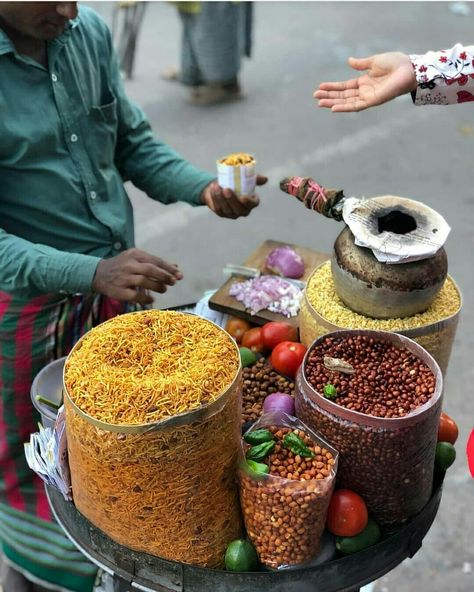 Indian Streets Illustration, Bangladesh Street Food, Bangladeshi Food Photography, Bangladeshi Culture Aesthetic, Bangladeshi Illustration, Bangladeshi Street Food, Bengali Culture Photography, Bengali Culture Aesthetic, Bangladeshi Aesthetic