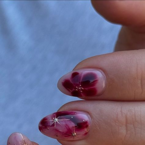 DIANA • Illinois Nail Tech • Structured Gel Manicures on Instagram: "🍒🍷🥀 $170 | 2hrs 10mins
live-streamed a nail art tutorial for this and saved for subs
• 6 week retention | rebalance $35
• shorten + reshape $20
• modified + detailed dry e-file cuticle work x hard gel structured manicure on her natural short length tapered oval nails $75
• flower x marble blooming gel nail art, hand painted nail art x isolated gold chrome detailing $40" Chrome Blooming Gel Nails, Short Nails Blooming Gel, Blooming Gel Nail Art Short Nails, Short Blooming Gel Nails, Short Hard Gel Nails, Structured Gel Manicure, Structured Manicure, Blooming Gel Nail Art, Blooming Nails