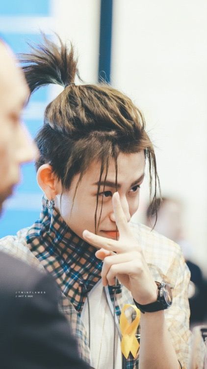 Xiaogui .Love. Cre: the owner/as logo Boys Man Bun Haircut, Xiao Haircut, Loreal Hair Dye, Man Bun Haircut, Wang Linkai, Lil Ghost, Undercut Long Hair, Korean Couple Photoshoot, Xiao Gui