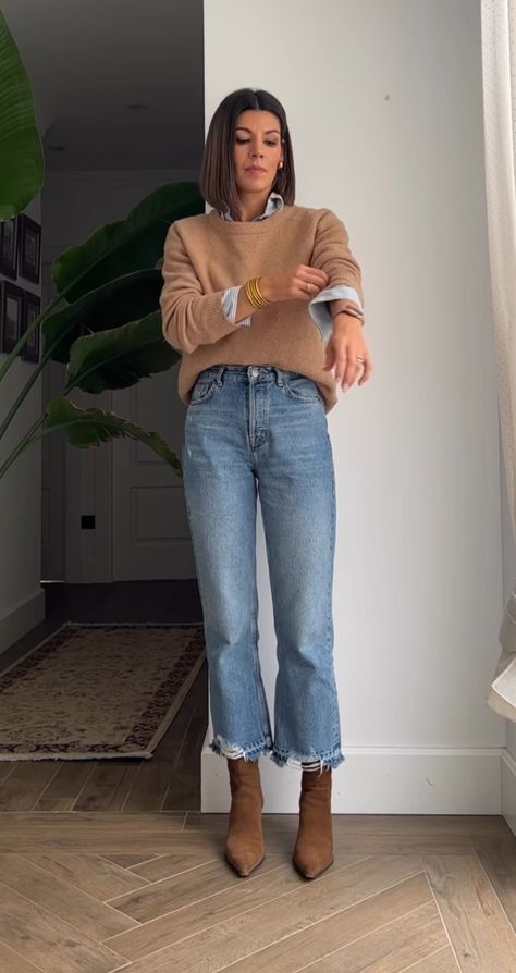 Mom Jeans Autumn Outfit, Winter Outfits Mom Jeans, Casual Chic Outfit Fall 2024, Fall Mom Outfits 2024, How To Style Mom Jeans, Autumn Night Out Outfit, Fall Denim Skirt Outfits, Mom Jeans Outfit Winter, Looks Pinterest