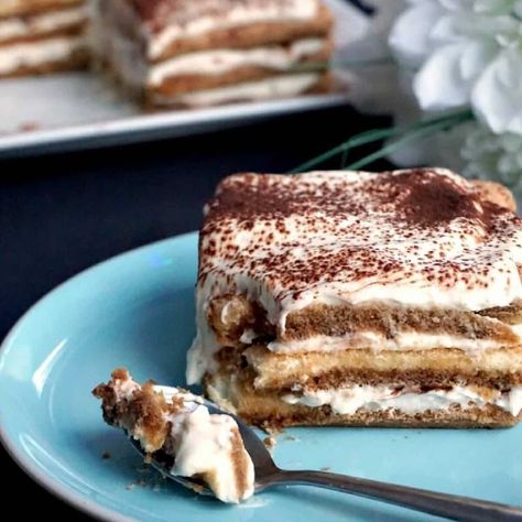 Tiramisu Recipe Without Eggs, Easy Tiramisu, Easy Tiramisu Recipe, Eclair Cake, Italian Dessert, Tiramisu Cake, Tiramisu Recipe, Köstliche Desserts, Cake Tasting