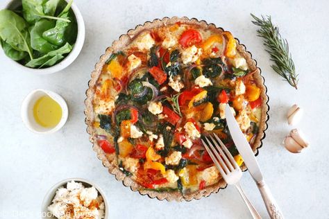 Mediterranean Vegetable Quiche with Feta Cheese - Del's cooking twist Quiche Veggie, Mediterranean Quiche, Artichoke Quiche, Whole Wheat Pie Crust, Savory Bakes, Fluffy Banana Pancakes, Pesto Zucchini, Veggie Quiche, Mushroom Quiche