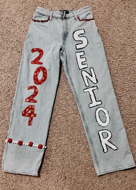 Painted and decorated jeans for the homecoming football game!!!!! #senior #highschool #homecoming #cute #seniorjeans Homecoming Jeans Painted, Senior Year Jeans, Senior Jeans Ideas, Highschool Homecoming, Homecoming Jeans, Hoco Jeans, Homecoming Football Game, Decorated Jeans, Senior Painted Jeans