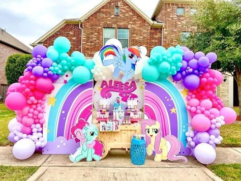 My Little Pony Balloon Garland, My Little Pony Backdrop, My Little Pony Birthday Party Ideas, My Little Pony Birthday Party Decorations, My Little Pony Decorations, My Little Pony Party Ideas, My Little Pony Cake, Little Pony Cake, My Little Pony Birthday Party