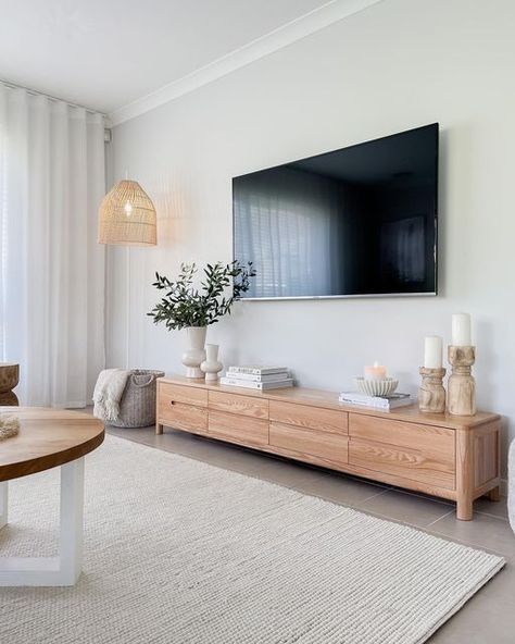 Scandinavian Living Room Tv, Tv Stand Decor Living Room, Lounge Room Styling, Tv Unit Decor, Tv Stand Decor, Living Tv, Living Room Decor Inspiration, Cabinet Style, Pallet Furniture Bedroom