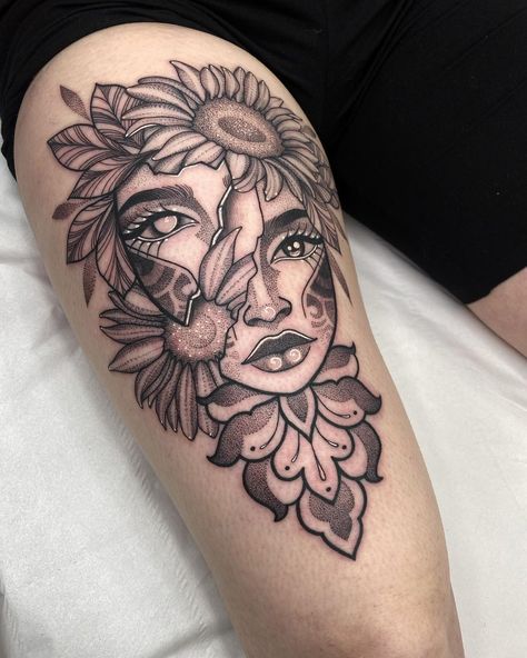 𝕰𝖒𝖒𝖆 𝕭𝖊𝖊𝖈𝖍 𝕿𝖆𝖙𝖙𝖔𝖔 | Sunflower split faced lady from my flash for @ziggilee 🖤 📍 @jadedfoxcollective @whitfieldstattooco @magnumtattoosupplies.uk… | Instagram Split Tattoos, Split Personality Tattoo, Split Face Tattoo, Tattoo Sunflower, Tats Ideas, Face Tattoos, Face Tattoo, Woman Face, Tatting