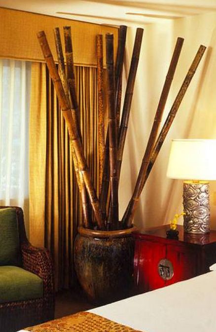 use that bamboo! paint in different colors! Painted Bamboo Sticks, Bamboo Sticks Decor, Bamboo Wall Decor, Bamboo Ideas, Garden Lighting Design, Bamboo Fountain, Drawing Room Furniture, Room Revamp, Painted Bamboo