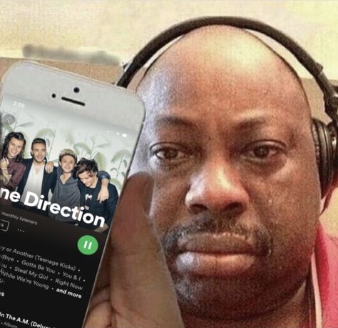 One Direction Random Pictures, 1 Direction Funny, One Direction Core Aesthetic, 1d Reaction Pics, One Direction Random, One Direction Aesthetic Pictures, Harry Styles Funny Pictures, One Direction No Control, 1d Pfp