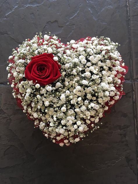 Heart Wreaths, Birthday Flowers Bouquet, Fancy Flowers, Flower Box Gift, Memorial Flowers, Cemetery Flowers, Flower Arrangements Simple, Modern Flower Arrangements, Flowers Bouquet Gift