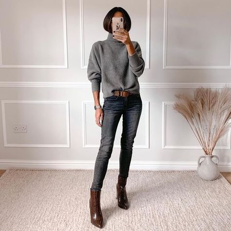 Neeta Starling | Daily Style (@neetastarling) • Instagram photos and videos Dark Grey Button Up Shirt Outfit Women, Charcoal Jeans Outfit Women, November Work Outfits, Outfits With Grey Jeans, Grey Jeans Outfit, What To Wear Tomorrow, Look Boho Chic, Simple Casual Outfits, Mode Tips