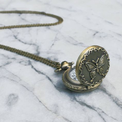 Stop Watch Aesthetic, Aesthetic Pocket Watch, Watch Aesthetic Vintage, Clock Locket, Necklace Clock, Aesthetic Watches, Pocket Necklace, Pocket Clock, Butterfly Locket