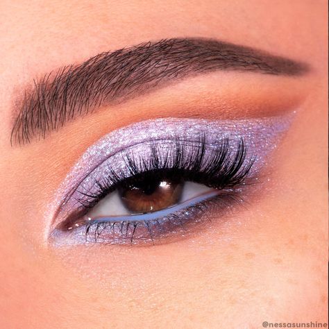 metallic baby blue with blue and silver pinpoints Super Shock Eyeshadow, Super Shock Shadow, Light Makeup Looks, Light Blue Eyes, Cute Eye Makeup, Super Shock, Makeup News, Makeup Is Life, Eye Makeup Pictures