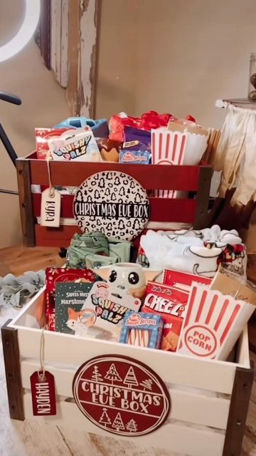 Christmas Gift Crate Ideas, Christmas Eve Crate Designs, Christmas Bucket Gift Ideas, Christmas Gift Package Ideas, Christmas Eve Present Ideas, Diy Christmas Eve Crate, Christmas Eve Crates, Christmas Eve Boxes For Teenagers, Christmas Basket Ideas For Kids