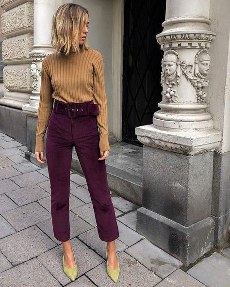 d82118376df344b0010f53909b961db3desc34574352ri Stylish Business Casual, Work Outfits Frauen, Costum Elegant, Burgundy Outfit, Look Office, Business Casual Work, Purple Pants, Summer Work Outfits, Casual Work Outfit