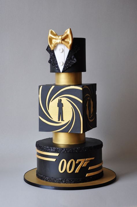 James Bond Cake, Black And Gold Cake, James Bond Party, Cupcakes Decorados, Birthday Cakes For Men, Birthday Cake Chocolate, Birthday Cake Recipe, Gold Cake, Cakes For Men