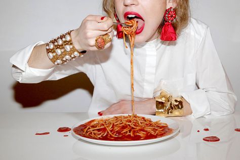 Life is Messy. Keep Fashion Fun! T-shirt Photography, White Pasta, Man Repeller, Food Stains, Lipstick Stain, How To Eat Better, People Eating, Crisp White Shirt, Spaghetti Sauce