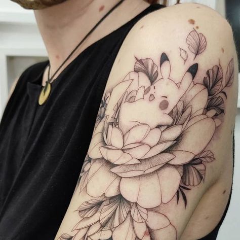 Anime Floral Tattoo, Pokemon Flower Tattoo, Floral Pokemon Tattoo, Anime Flower Tattoo, Flor Tattoo, Pikachu Tattoo, Tattoo Floral, Tattoo Apprenticeship, Anime Flower