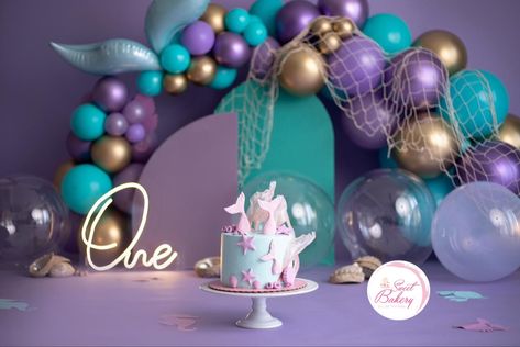 Mermaid Smash Cake, Mermaid Cake Smash, Disney Themed Cakes, Party Balloons Diy, Cake Smash Theme, Mermaid Theme Birthday Party, Smash Cake Girl, Pool Birthday