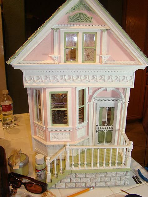 Creating Miniatures, Bloxburg Cafe, Dnd Resources, Miniature Architecture, Cafe Exterior, Pink Dollhouse, Building Inspiration, Pink Victorian, Victorian Dollhouse