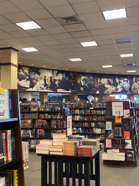 Barnes And Noble Date Aesthetic, Barns And Noble Aesthetic, Barns And Noble, Bookstore Date, Alphabet Dating, Date Aesthetic, Fall Dates, Lover Girl, Fall 23