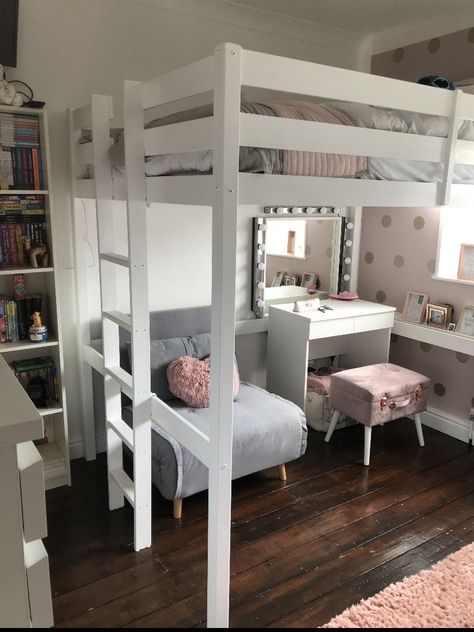 Tiny Bedroom Double Bed, Bedroom Inspirations Loft Bed, Bedrooms With Loft Beds, Teenage Loft Bed, Loft Beds For Teenage Girls Room, Pink Loft Bed Bedroom Ideas, Small Teenage Bedroom Ideas, Loft Bedroom Ideas Aesthetic, Girl Loft Bed Ideas