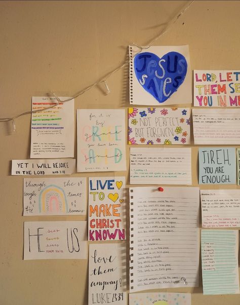 Christian Cork Board, Prayer Board Ideas Diy, Scripture Board, Prayer Vision Board, Bible Cards, Holy Girl, Bible Doodling, Bible Journal Notes, Prayer Wall