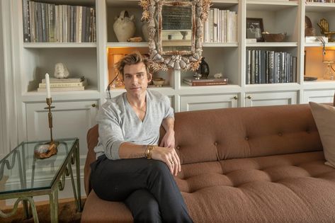 How to Style a Book Shelf: Jeremiah Brent Shares His Tips - The New York Times Library Styling, Styling A Bookshelf, Dimensional Wallpaper, Styled Bookshelves, Low Bookshelves, Jeremiah Brent, Living Space Decor, Bookshelf Styling, Cabinet Of Curiosities