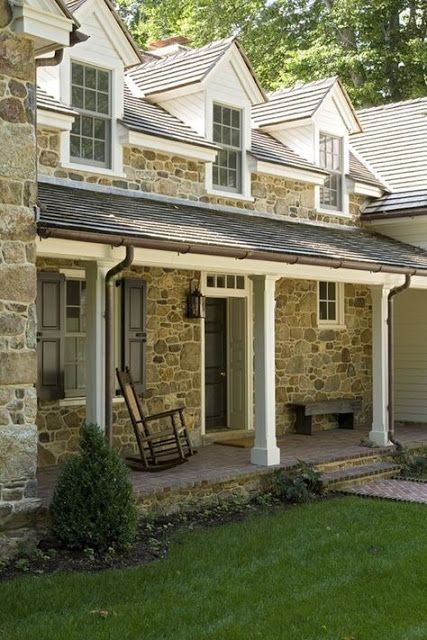 Rustic Farmhouse Exterior, Farmhouse Front Porch Decor, Farmhouse Exterior Design, Building A Porch, Stone Farmhouse, Design Café, Farmhouse Front Porches, Farmhouse Porch, Farmhouse Front