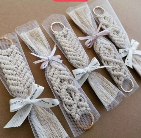 Macrame Gift Ideas, Hammock Home, Crochet Wedding Favours, Bedroom Macrame, Macrame Wall Hanging Pattern, Cheap Wedding Favors, Simpul Makrame, Pola Macrame, Makramee Diy