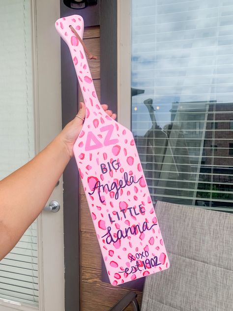 Pink Paddles Sorority, Big Lil Paddles, Sorority Big Paddles Ideas, Paddle For Big Sorority, Big And Little Paddles, Pink Paddle Sorority, Sorority Plaques Big Little, Sorority Big Little Paddles, Pink Sorority Paddle