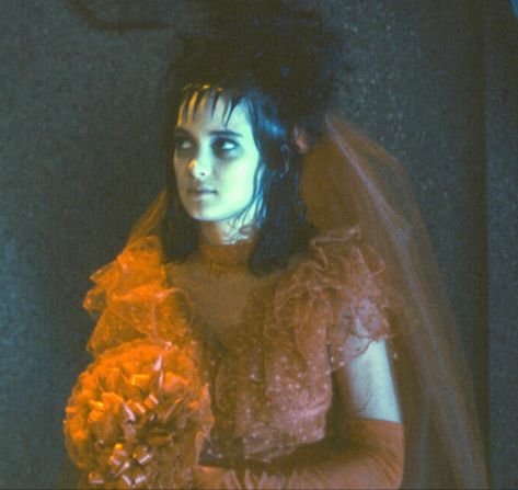 Beetlejuice Pfp, Lydia Beetlejuice, Winona Forever, Tim Burton Characters, Beetlejuice Movie, Lydia Deetz, Tim Burton Films, Tim Burton Movie, Mazzy Star