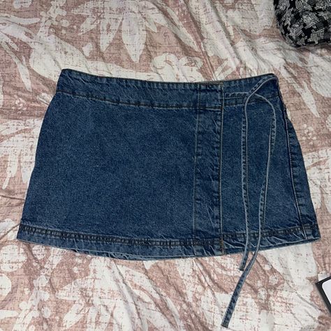 New Without Tags - Us Size 8 - Wrap Style With Button Closure - Flat Lay Measurements In Inches - Waist 16.5 Hips 21 Length 13 - Denim 70s Show, Teenage Fashion, Denim Skirts, Clothes To Buy, Teenage Fashion Outfits, Travel Goals, Clothes Jewelry, Dream Clothes, Clothes And Shoes