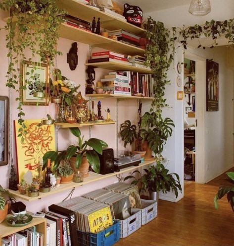 Lots Of Plants, Hippy Room, Deco Studio, Retro Room, Indie Room Decor, Indie Room, Redecorate Bedroom, Aesthetic Rooms, Dreamy Room