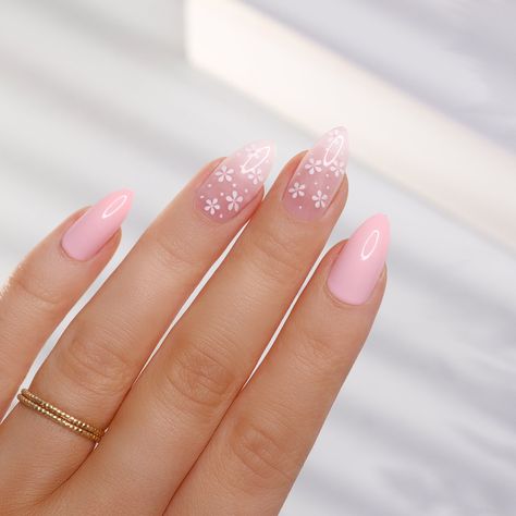 Pastel Colour Nail Designs, Nail Inspo Iridescent, Spring Ballerina Nails, Easy Pink Nail Designs, Summer Nails Light Pink, Natural Nail Styles, Beach Nails Designs, Summer Beach Nails, Soft Pink Nails