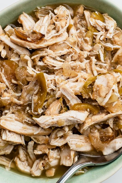 Apple Cinnamon Chicken, prepared in your Instant Pot, takes sweet apples and cinnamon, onions, and cumin and combines them together to make autumn magic Cinnamon Chicken, Shredded Chicken Recipe, Barbecued Chicken, Slow Cooker Shredded Chicken, Sweet Apples, Salsa Verde Chicken, Tacos Burritos, Shredded Chicken Recipes, Chicken Sandwiches