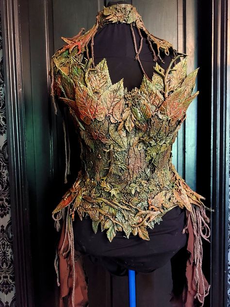 Dark Forest Witch Costume, Female Druid Costume, Druid Outfit Aesthetic, Tree Nymph Costume, Fairy Larp Costume, Enchanted Forest Cosplay, Goblin Costume Women, Female Druid Cosplay, Dragon Fairy Costume