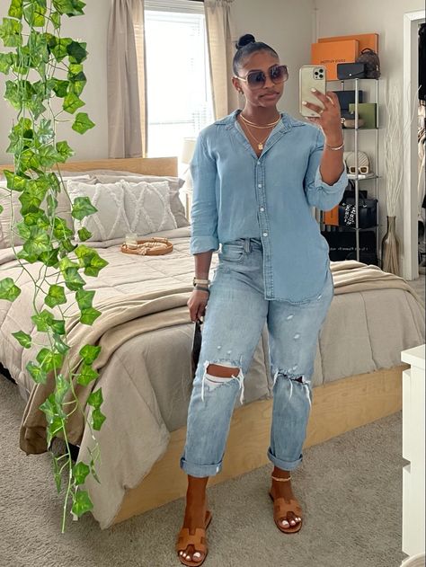 Black And Denim Outfits Summer, Casual Womens Clothes, Style In My 40s, Black Mom Style, Modest Denim Outfit, Denim Shirt Outfit Black Women, Fuller Figure Fashion Outfits, Casual Summer Outfits Black Women Classy, Button Down Summer Outfit