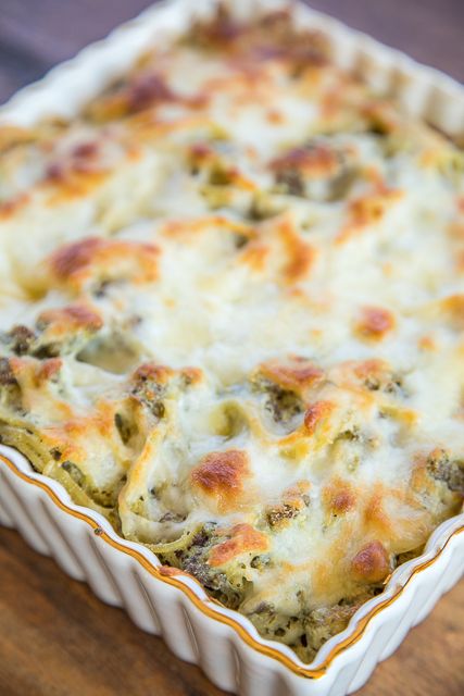 Cheesy Sausage Pesto Pasta Bake - only 6 ingredients! Sausage, spaghetti, pesto, ricotta, mozzarella and parmesan - SO good! Great make ahead pasta casserole recipe - can freeze too! There are never any leftovers. Such a quick and easy casserole recipe!! #pasta #casserole Pesto Baked Pasta, Pesto Sausage Lasagna, Pesto And Sausage Lasagna, Pasta Bake With Ricotta, Protein Pesto Pasta, Sausage Pesto Pasta, Spaghetti Pesto, Pesto Ricotta, Pesto Pasta Bake