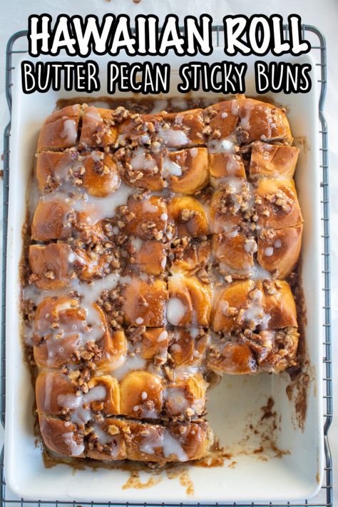 20 recipes using Hawaiian Rolls - Make the Best of Everything Cinnamon Rolls Pecan, Mini Sticky Buns, Maple Sticky Buns, Sweet Hawaiian Rolls, Fun Snack Ideas, Bread Pull Apart, Super Easy Breakfast, Hawaiian Bread, Hawaiian Desserts