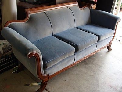 diddle dumpling: Before and After: Antique Sofa Antique Sofa Living Room, Tv Room Sofa Ideas, Pastel Sofa, Tv Room Sofa, Room Sofa Ideas, Bold Sofa, Reupholster Couch, Victorian Couch, Antique Couch