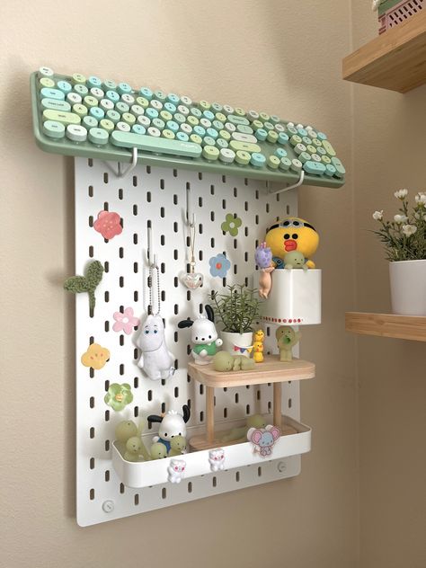 Anime Pegboard, Pegboard Aesthetic, Pegboard Decor, Anime Rooms, Green Keyboard, Pastel Desk, Bedroom Moodboard, Danish Pastel Room, Modern Home Office Desk