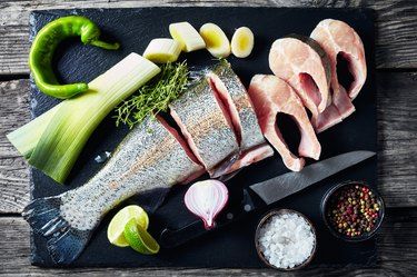 Healthiest Fish, Cold Water Fish, Fish To Eat, Low Calorie Protein, Fish Varieties, Heart Function, Healthy Fish, Fatty Fish, Low Fat Diets