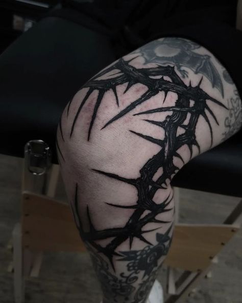 Thorns Around Knee Tattoo, Dark Knee Tattoo Designs, Thorns Knee Tattoo, Pentagram Knee Tattoo, Knee Tattoo Blackwork, Thorn Knee Tattoo, Gothic Filler Tattoo, Crown Of Thorns Knee Tattoo, Blackwork Knee Tattoo