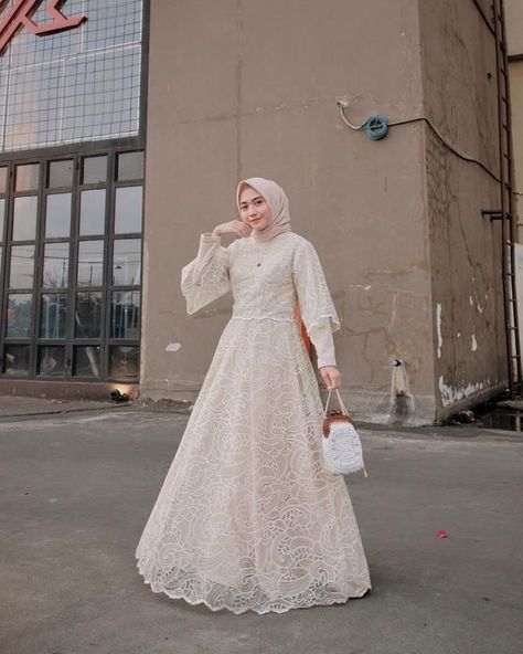 Prom Hijab, Dress Muslim Modern, Baju Kahwin, Kebaya Modern Dress, Hijab Dress Party, Muslimah Wedding Dress, Muslimah Wedding, Hijab Wedding Dresses, Dress Pesta