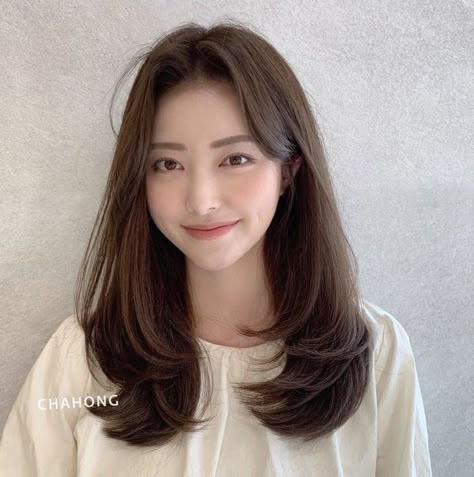 Medium Korean Hair, Medium Length Haircut Korean Style, Korean Hair Cuts Medium, Medium Korean Haircut, Korean Long Haircut, Korean Medium Haircut, Medium Haircut Korean, Medium Hair Korean, Short Hair Styles Korea